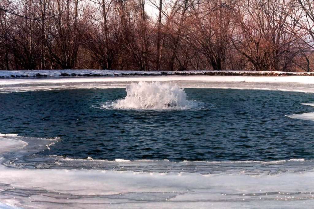 Otterbine High Volume fountain operating in icy winter conditions