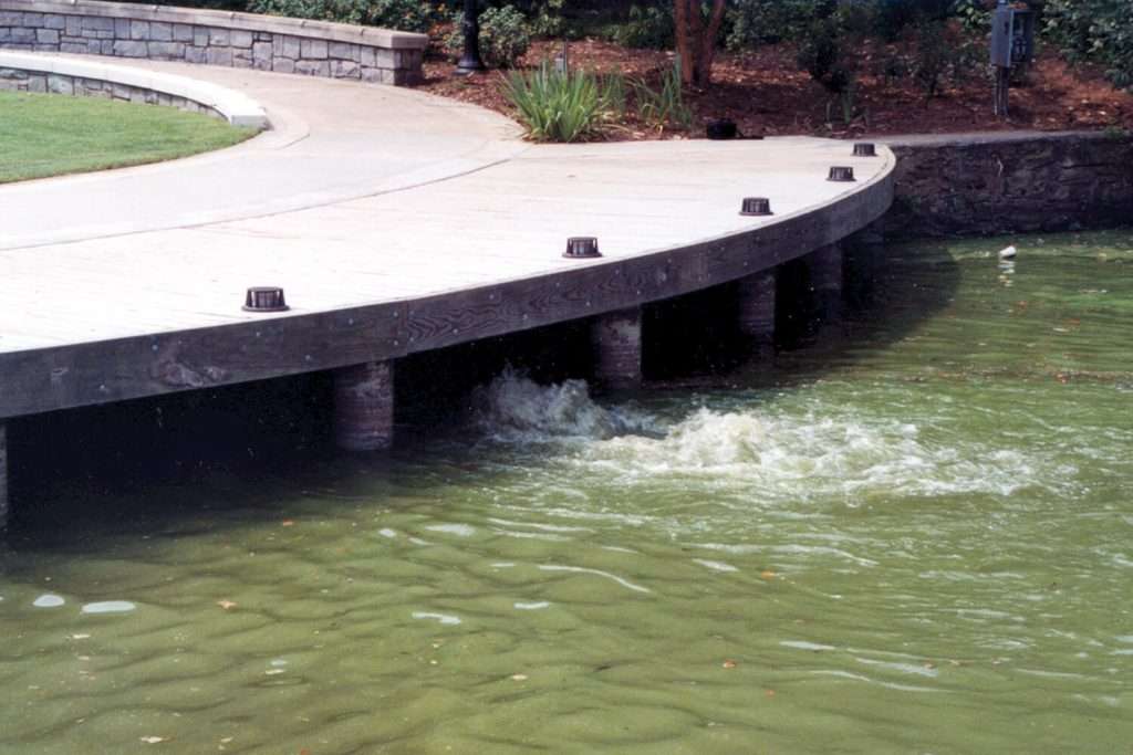 Otterbine Sub-Triton Mixer circulating water under dock to prevent stagnation